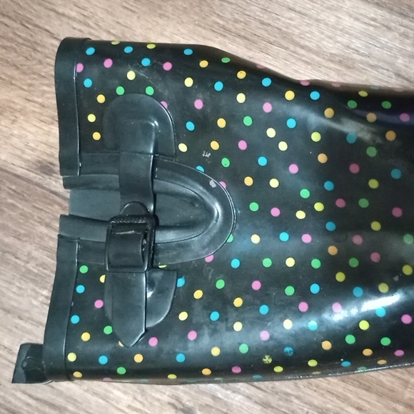 Black Winter Polka Dot Rain Boots with Glossy Finish and Stylish Design - Picture 3 of 5